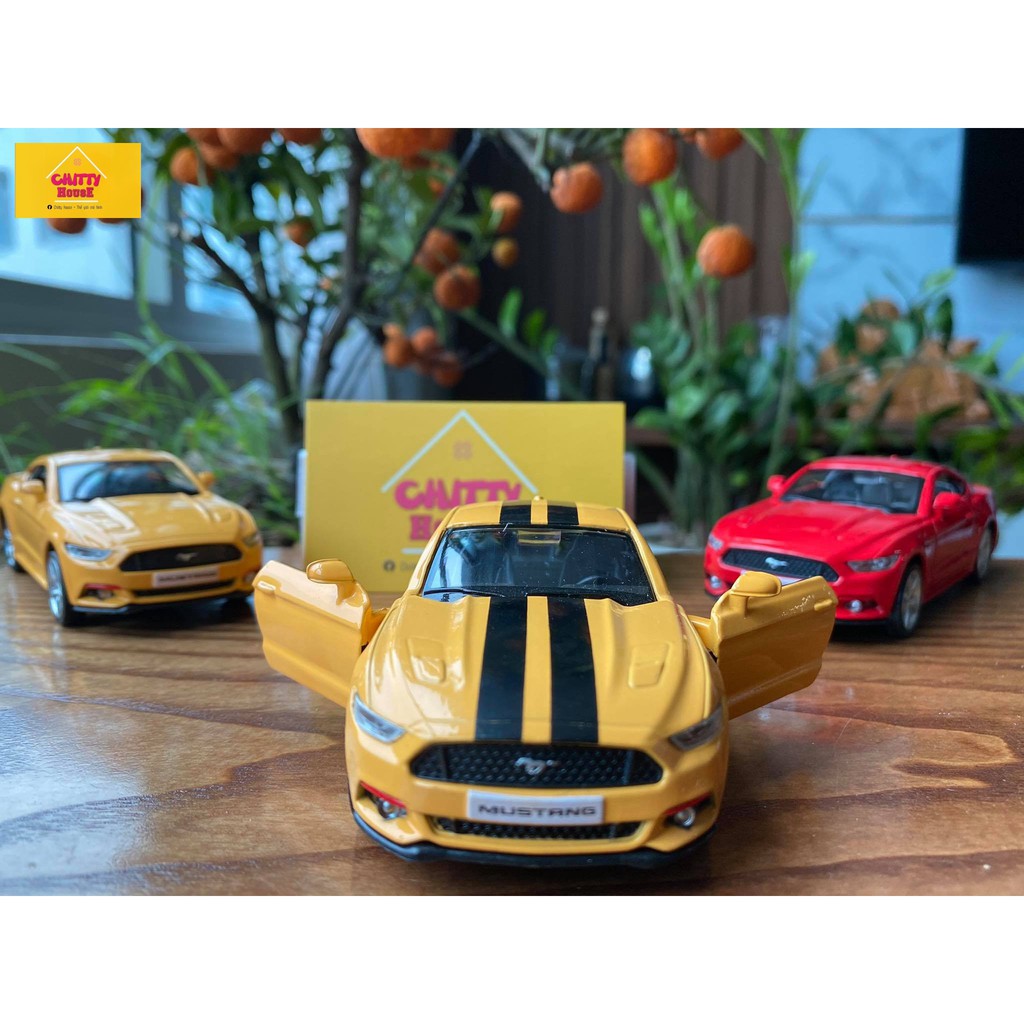 Mô hình xe Ford Mustang 2015 tỷ lệ 1:36