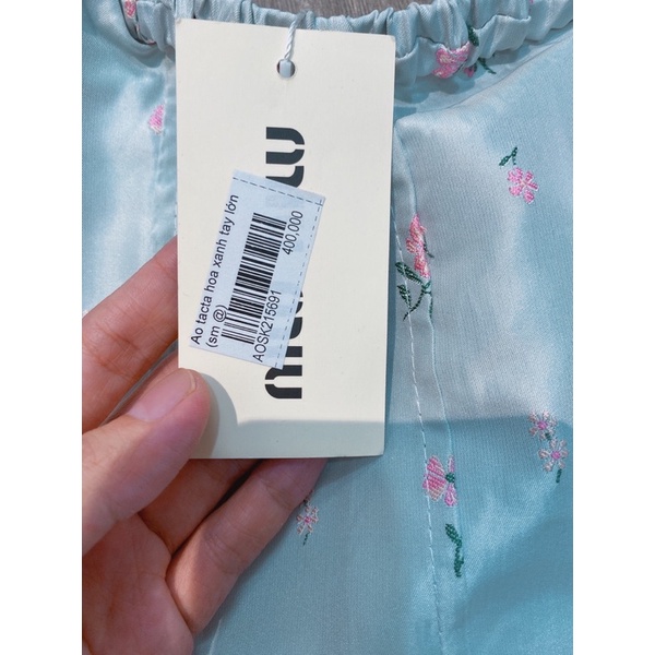 Áo tay bồng thêu hoa