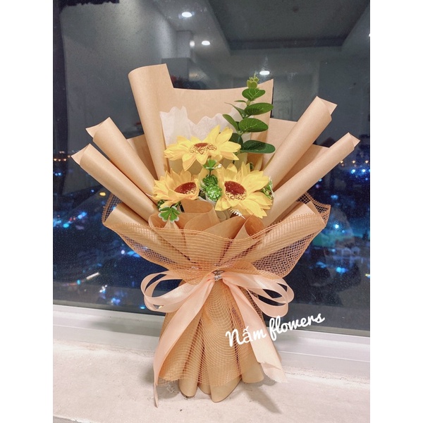 Bó hướng dương 3 bông kèm lá táo