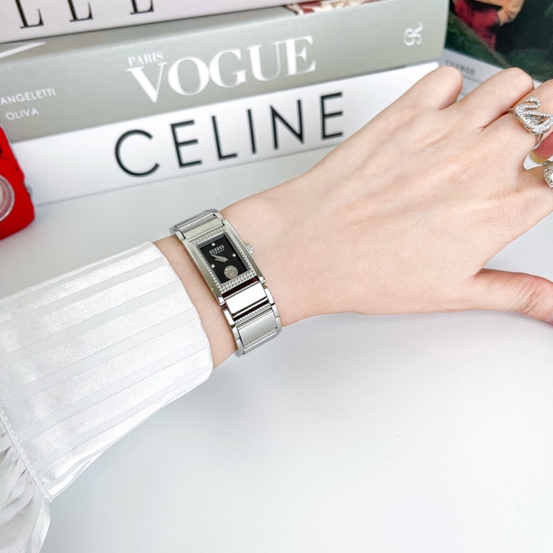 Đồng hồ nữ Versus dây thép không gỉ