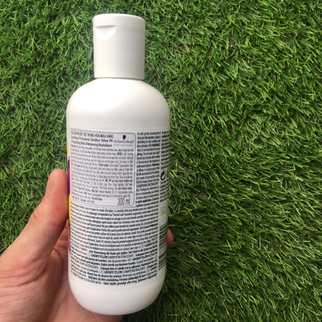 Dầu gội tím Schwarzkopf khử ánh vàng cho tóc trắng bạch kim Goodbye Yellow Shampooing 300ml