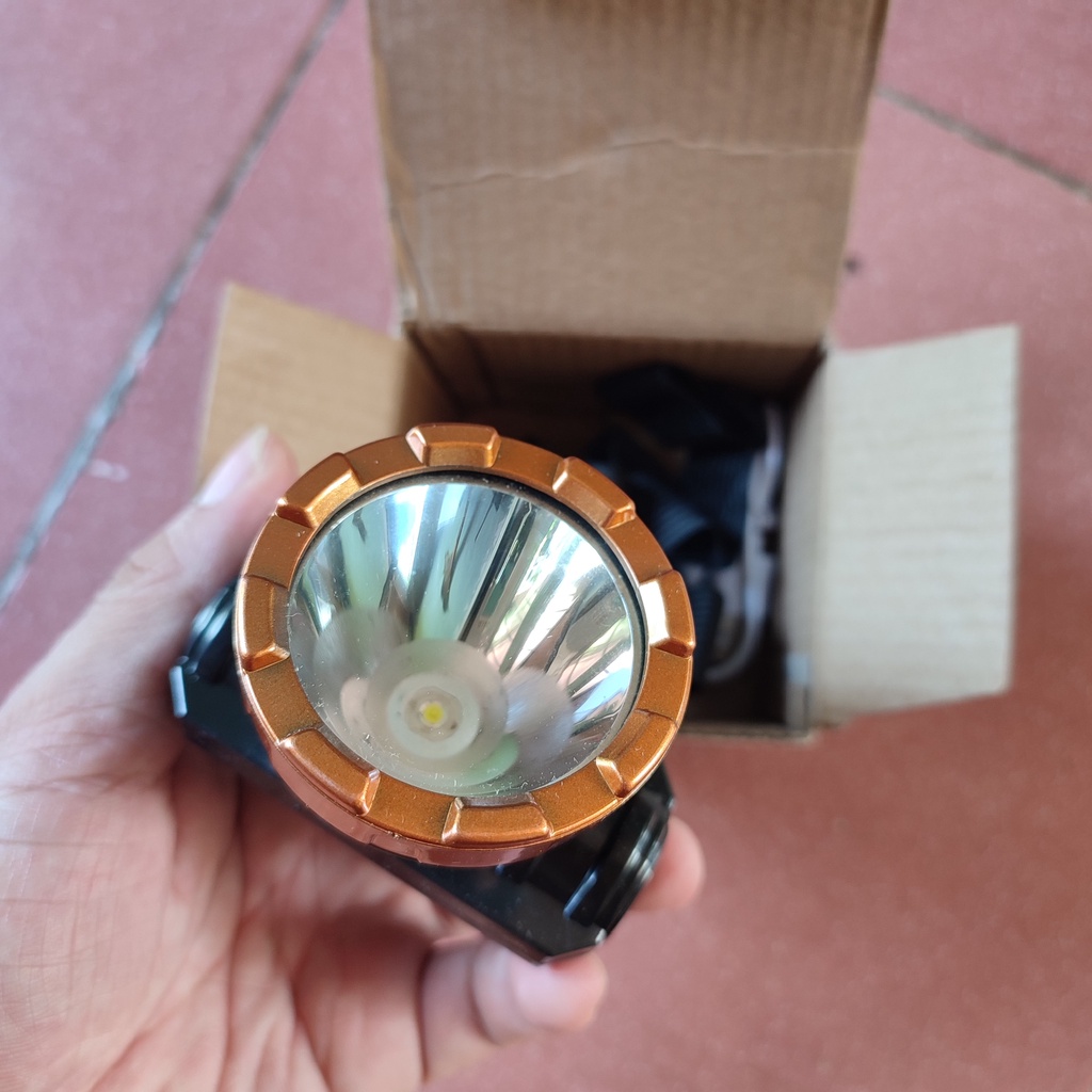 Đèn pin đội đầu