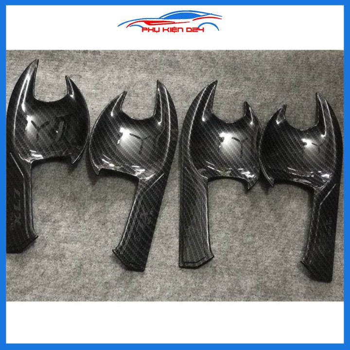 Ốp tay hõm XL7 2020-2021-2022-2023 vân carbon/mạ crom chống trầy bảo vệ cửa xe ô tô