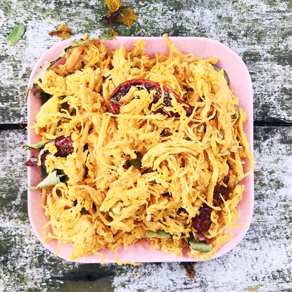 Khô gà lá chanh xe sợi đóng hũ 300g đồ ăn vặt YOYO | BigBuy360 - bigbuy360.vn