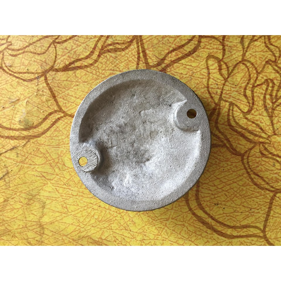 Nắp tròn hình đầu lâu và 2 khúc xương chéo trang trí nắp nồi xe honda 67