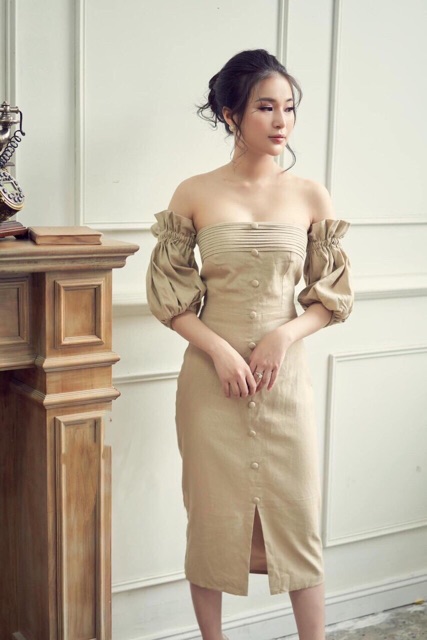 Đầm nude rớt vai nút bọc