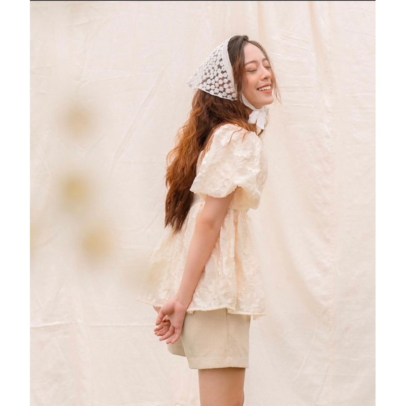 Set áo ren tay bồng và quần short xinh xắn