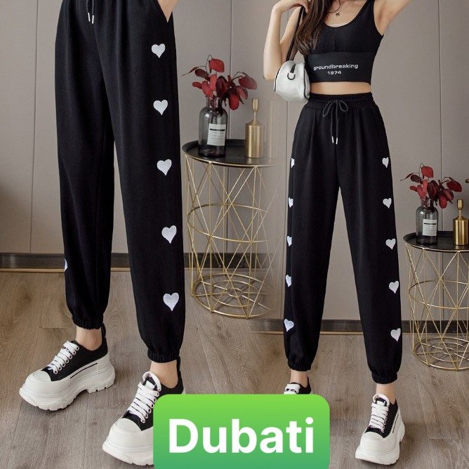 QUẦN JOGGERS NAM NỮ ỐNG BO HỌA TIẾT TRÁI TIM CHẤT VẢI MỊN DÁNG RỘNG UNISEX- DUBATI FASHION