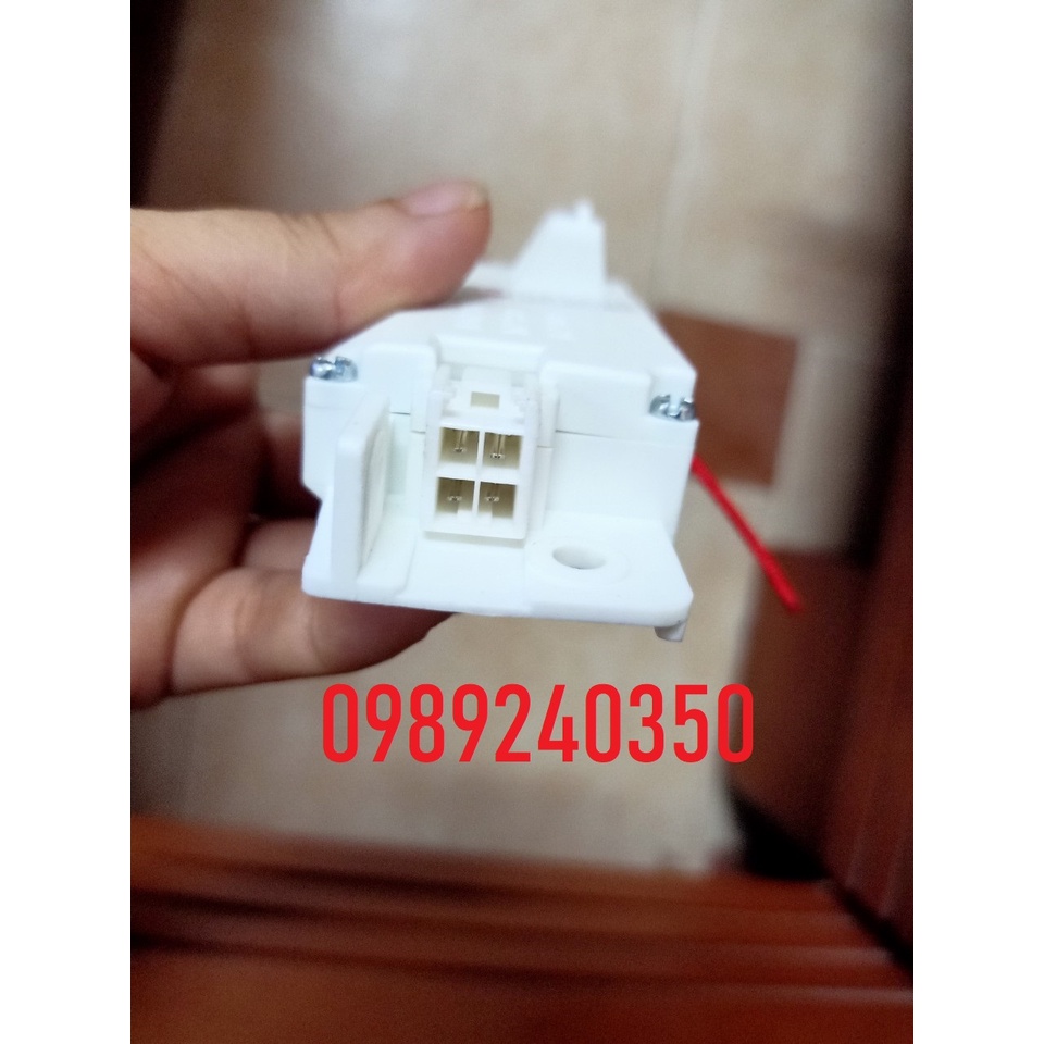 Công tắc khóa cửa máy giặt LG 12kg T2312DSAV lồng đứng cửa trên