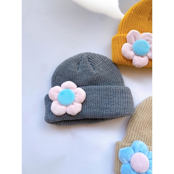 Mũ len bông hoa  bé gái