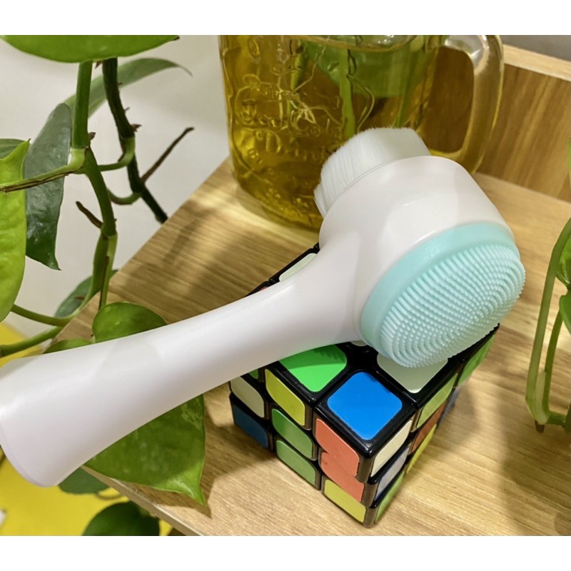 Đầu massage rửa mặt đẹp xinh