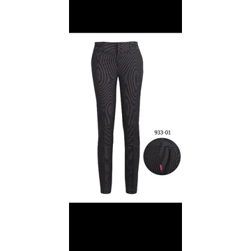 Quần tây Thái Hòa sọc caro fom ống đứng.