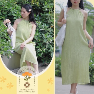 Đầm cổ yếm xanh cốm dáng xuông