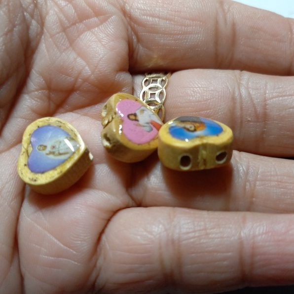 gói 2-5-10 khánh trái tim gỗ 3 lỗ làm tràng hạt màu vàng size 12mm