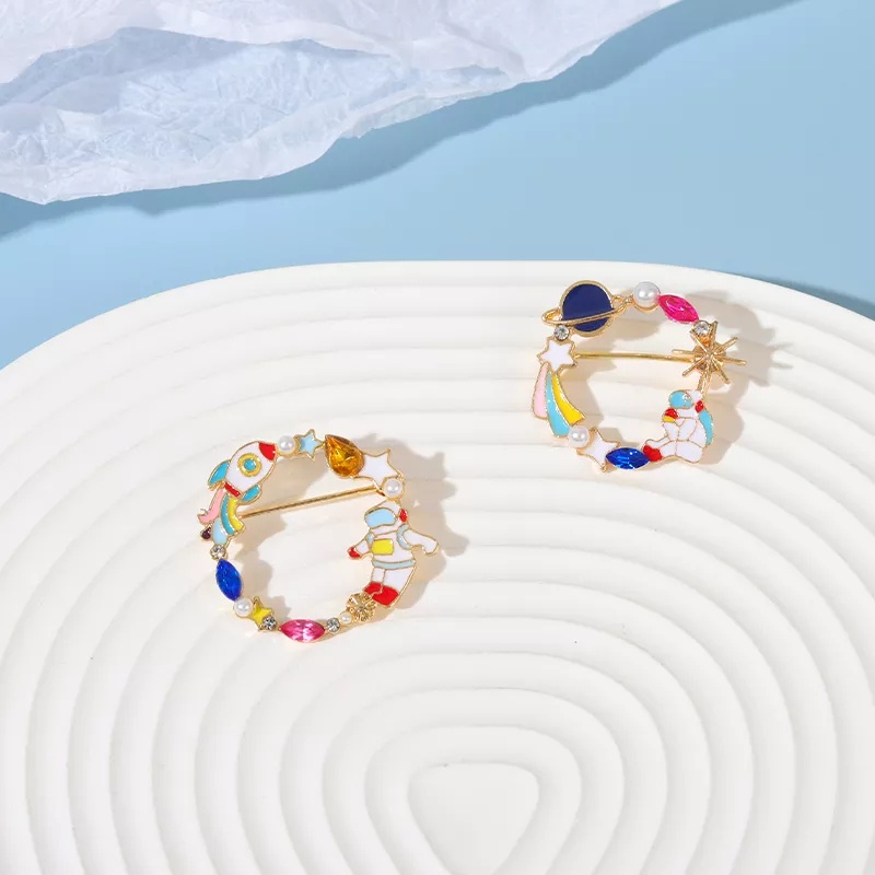 Pin cài áo vòng xoay vũ trụ - GC408