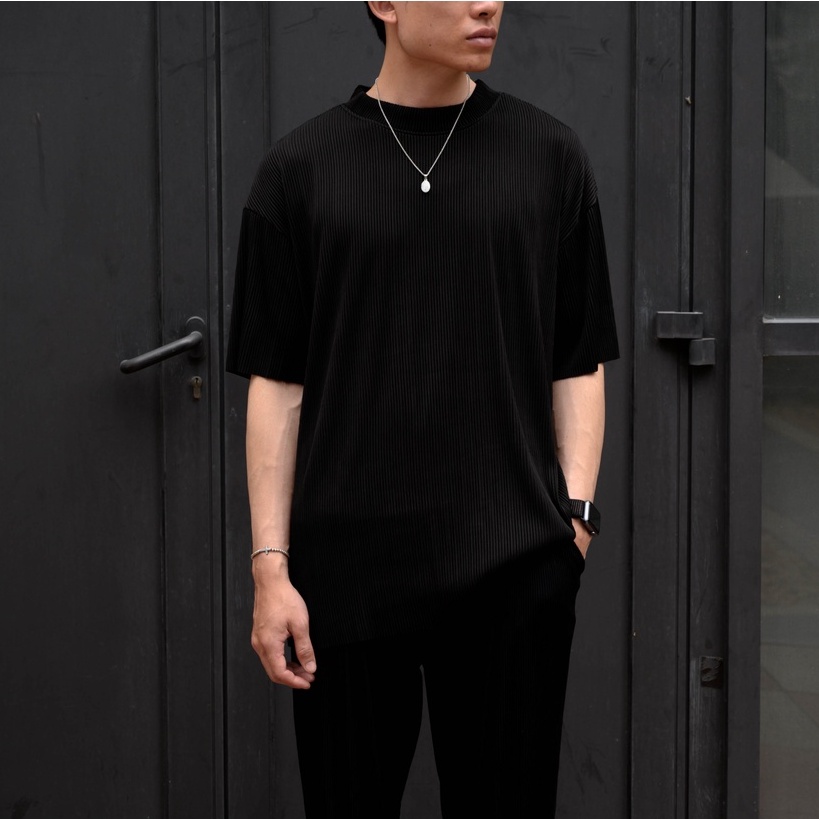 Set đồ áo thun và quần dài hiệu ứng xếp ly màu đen 21ST URBAN Comfy
