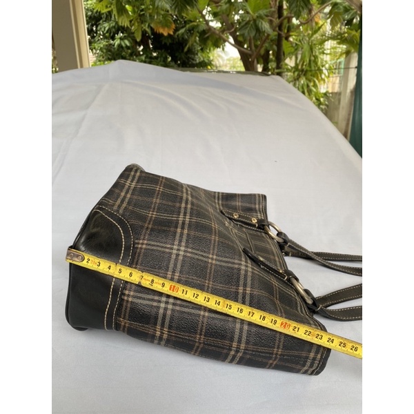 Túi chuẩn si. Túi qua sử dụng. Khách vui lòng xem hình nếu muốn biết thêm thông tin sản phẩm mời khách vô chat . Thanks.