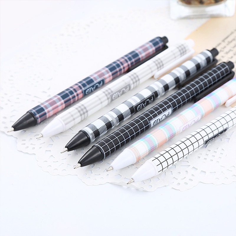 Bút Bi Nước Mực Đen Ngòi 0.5mm Họa Tiết Hoạt Hình Dễ Thương