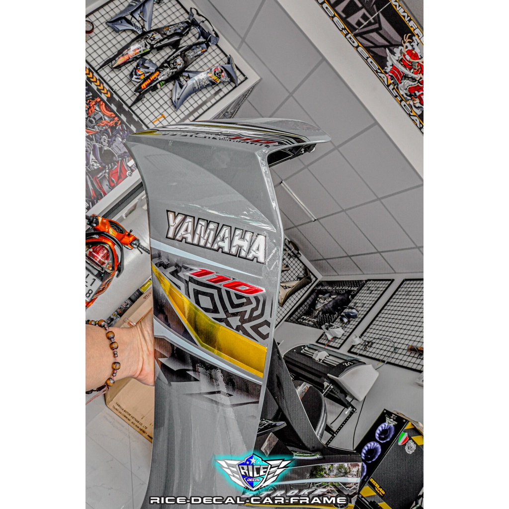 Tem Sirius Trước sau xám xi măng yếm trong đen Cham vuông bóp méo