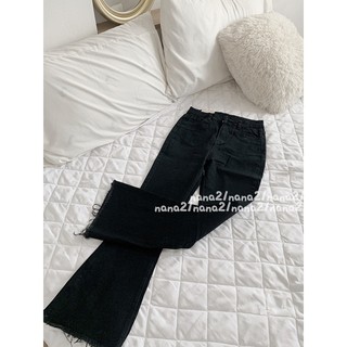 Quần jeans đen ống loe