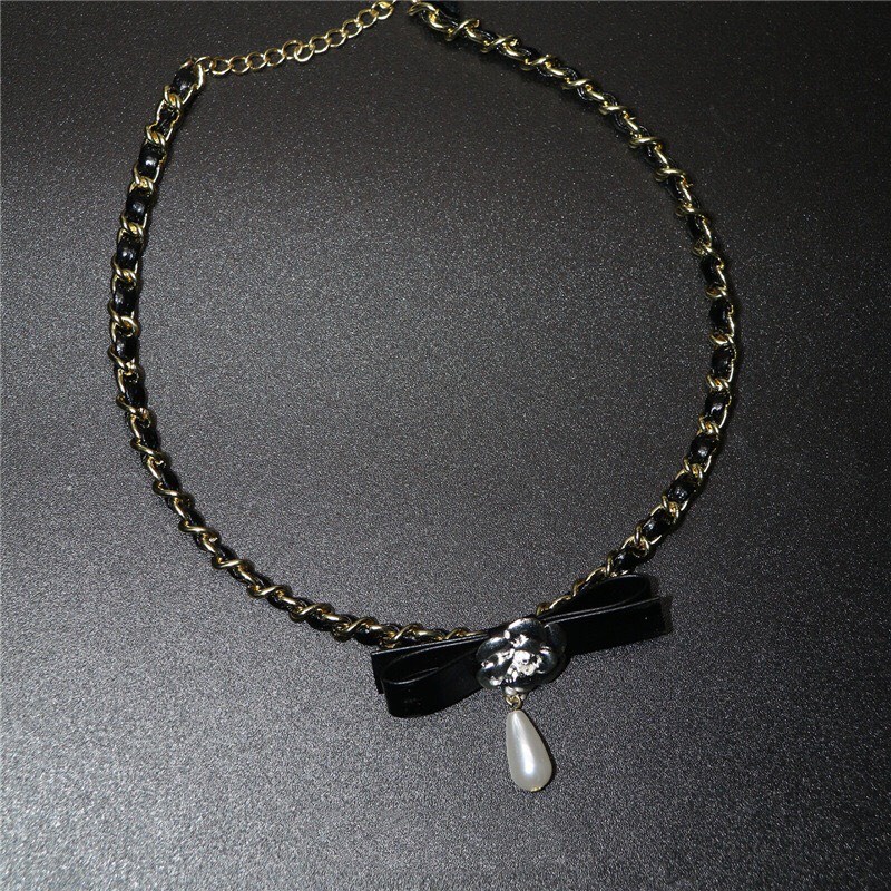Vòng Cổ Naomi Da Phối Xích Đính Hoa Trà  - Vani Store - TS000650