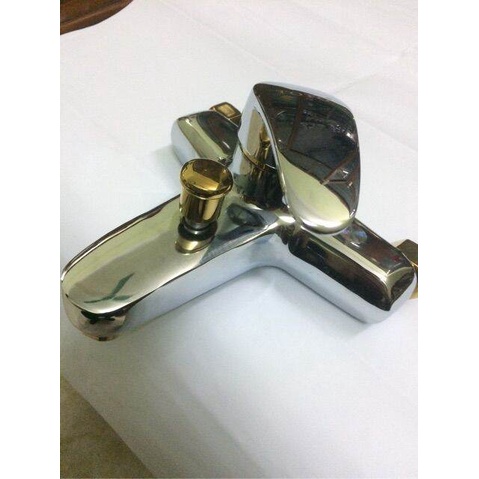 Vòi hoa sen tắm nóng, lạnh TOTO + chân sen gắn tường bảo hành 5 năm