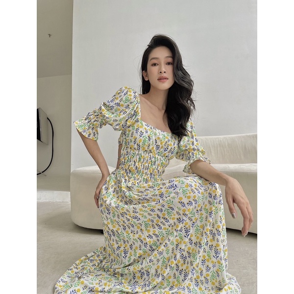 LEMONCHIC - Đầm maxi hở lưng hoạ tiết hoa vàng - D221