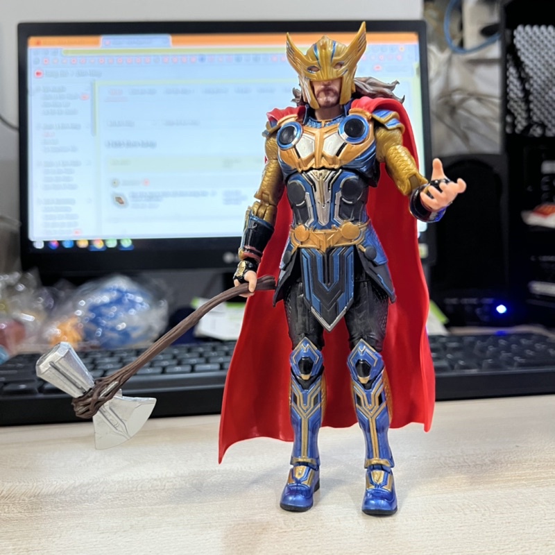 Mô hình Action figure nhân vật Thor Love and Thunder trong Marvel Legend