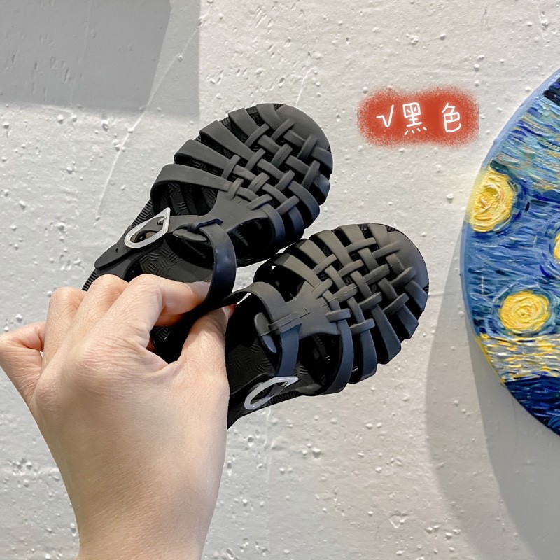 Sandal đi biển thiết kế đơn giản thoải mái cho bé