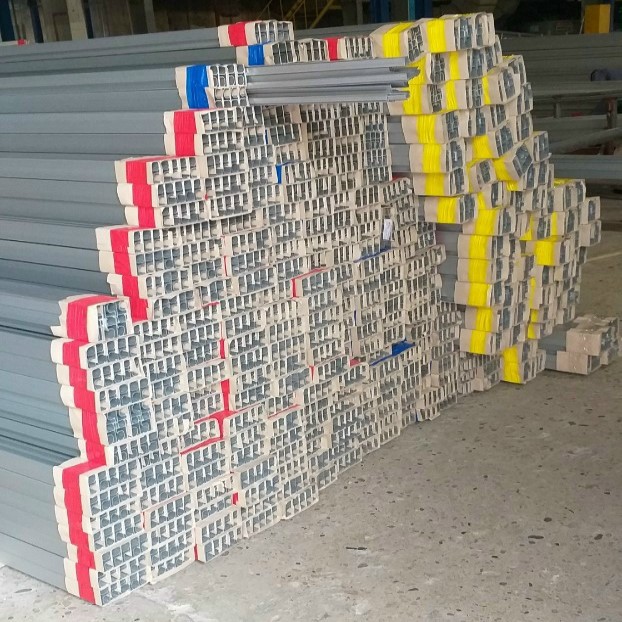 Thanh rail nhôm cao cấp lắp pin năng lượng mặt trời dài 1m + 2 đinh vít inox
