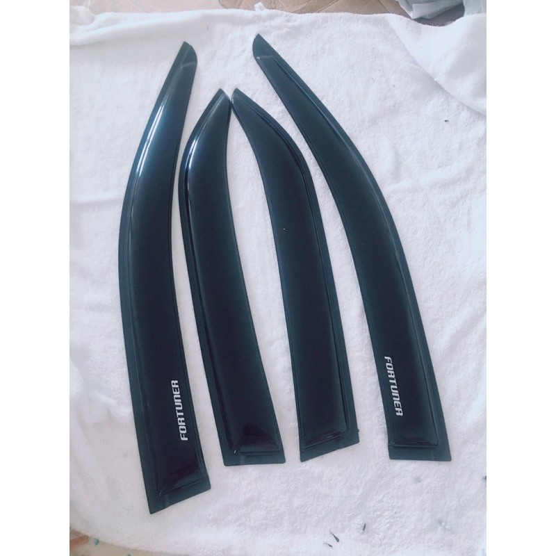 Vè che mưa Thái Lan xe Fortuner đời 2009 - 2016 vè đen