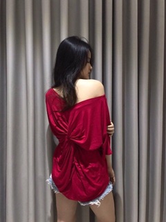 ÁO THUN KIỂU XOẮN LƯNG ĐẸP VÀ ĐỘC