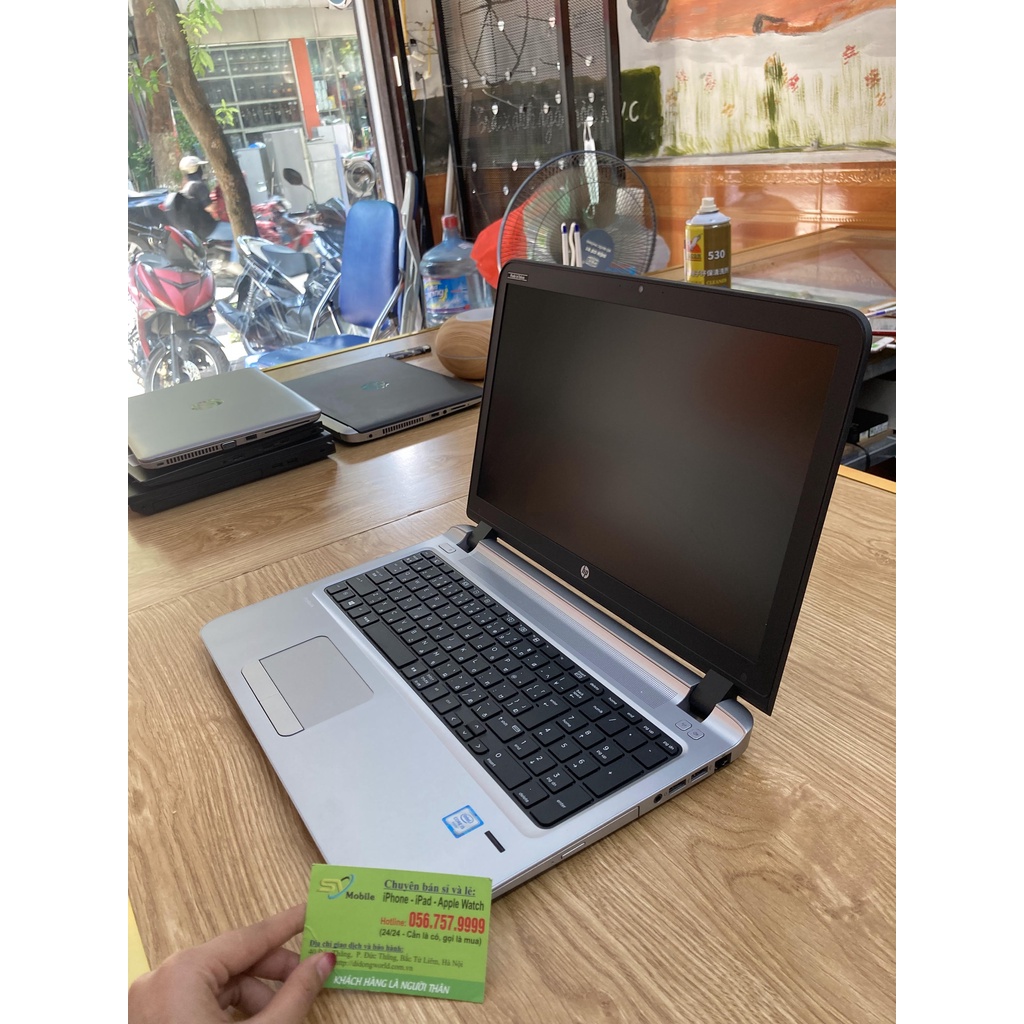 Lattop giá rẻ HP Elitebook 820 G3 Core i5 6300U. Thiết kế vỏ nhôm bạc sang trọng, Màn hình 12.5 inch.