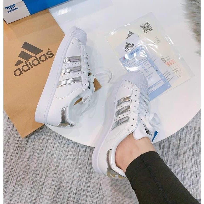 GIÀY THỂ THAO ADIDAS MŨI SÒ 3 VẠCH BẠC D0017ER