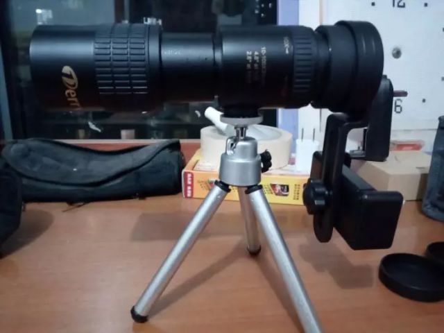 Ống nhòm zoom 100X kèm kẹp điện thoại chụp ảnh quay phim