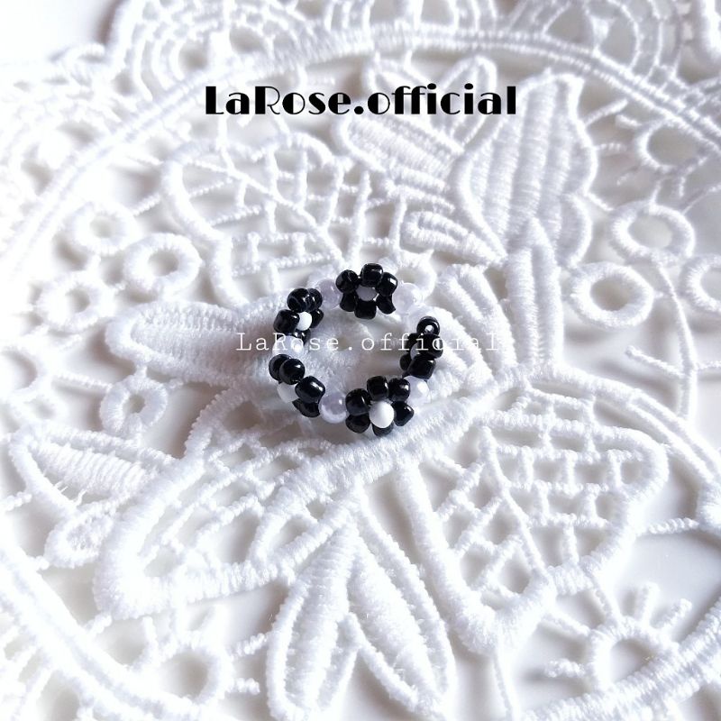 Nhẫn hạt mix hoa xen kẽ