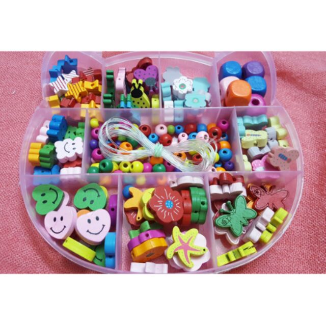 Hộp Kitty xâu hạt. Giá 55k