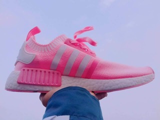 GIÀY NMD R1 VÀ HUMAN RACE