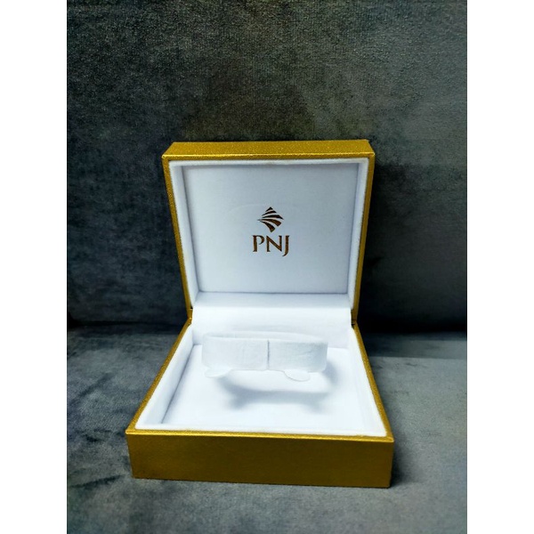 Hộp vòng tay PNJ