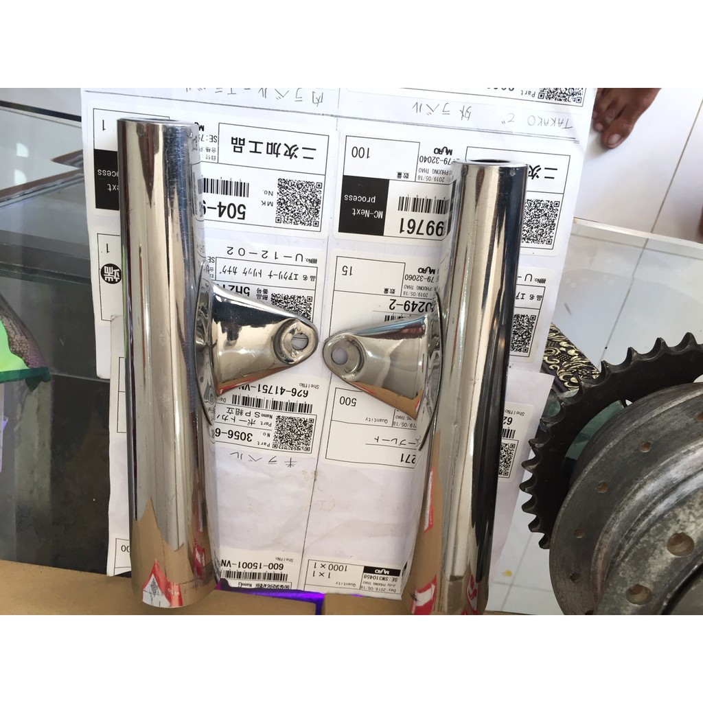 Cặp tai thỏ xe 67 bằng inox hít