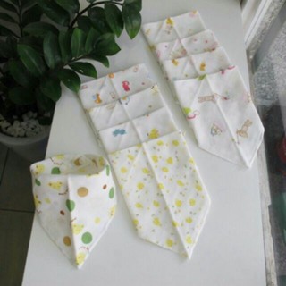 Khăn yếm xô có cúc bấm