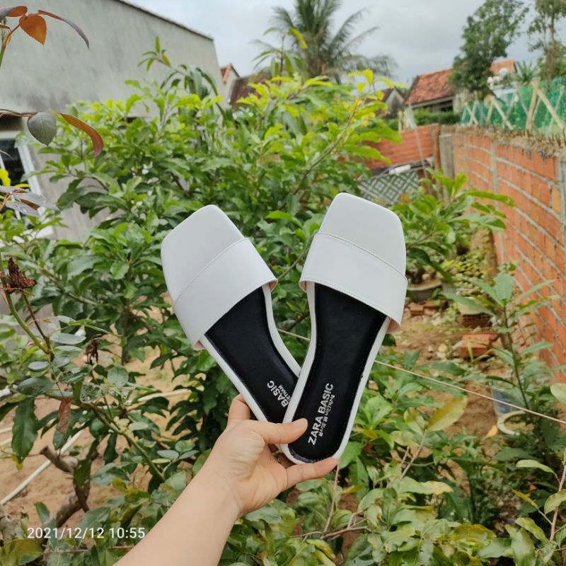 Dép bảng ngang phối nền đen