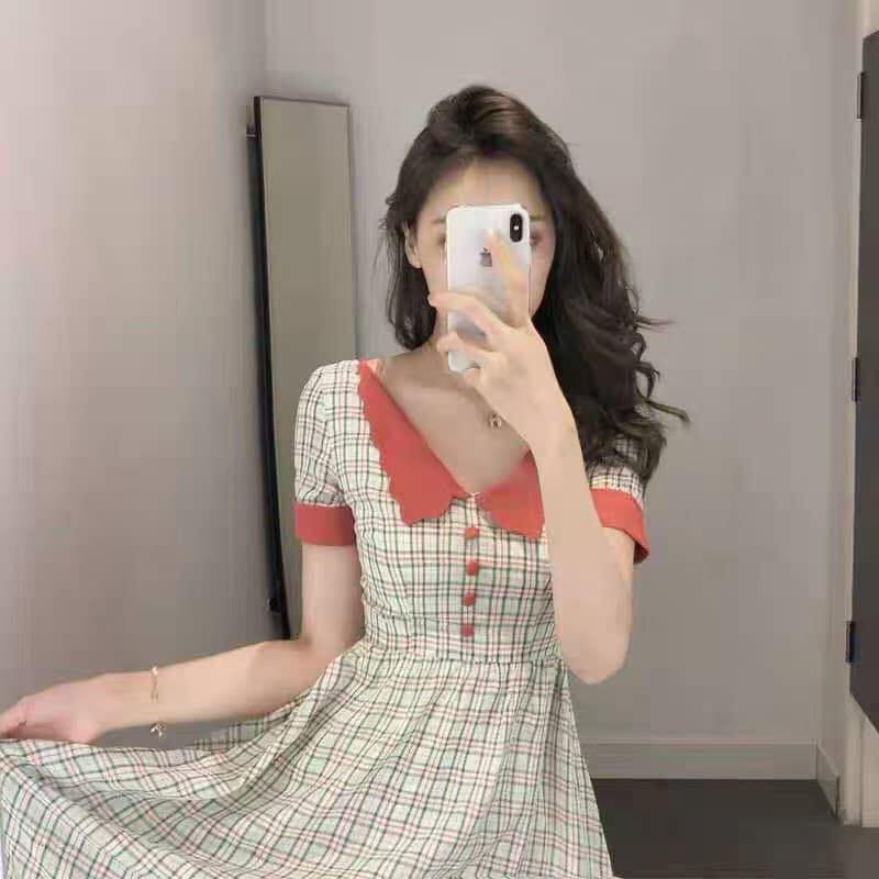 Đầm caro nút bọc