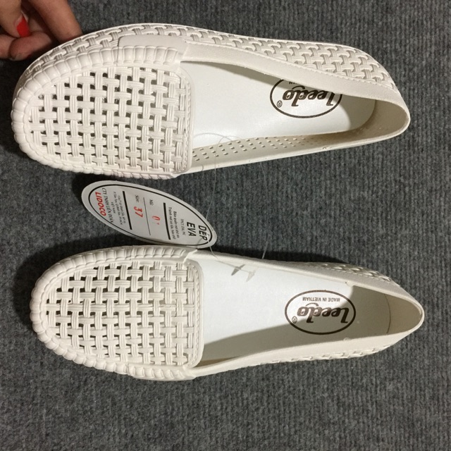 Giày búp bê nhựa đi màu trắng và đen ( phom nhỏ) | BigBuy360 - bigbuy360.vn