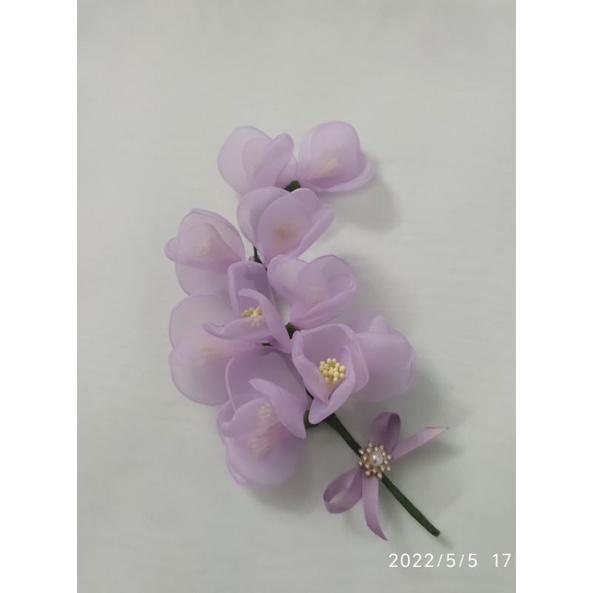 Hoa chùm tím cài áo handmade Joli