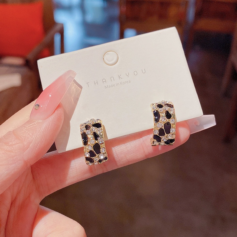 Bông tai kẹp bạc s925 đính đá hoa tai sang trọng kiểu dáng bán nguyệt quý phái Lemi accessories