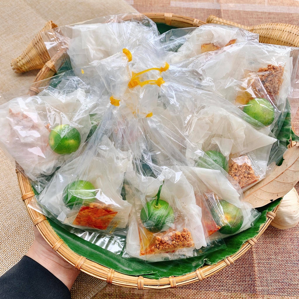 Xâu 10 bịch bánh tráng phơi sương vò sate muối hột