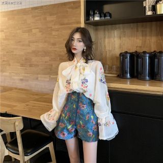 Set áo quần hoạ tiết hoa độc đáo
