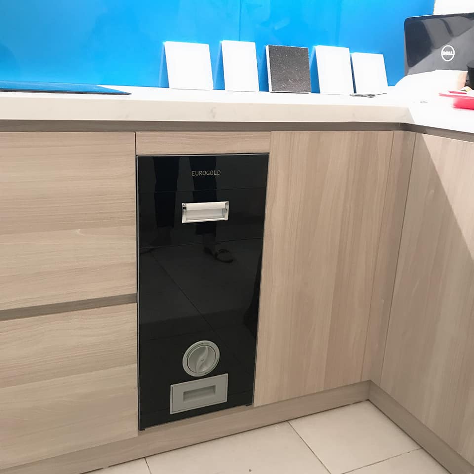 Thùng Gạo Thông Minh Eurogold C300 Nút Vặn Nhiều Màu CÓ THỢ LẮP ĐẶT