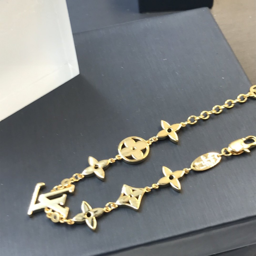 Vòng đeo tay họa tiết hoa phối logo thương hiệu LV màu vàng thanh lịch thiết kế thời trang